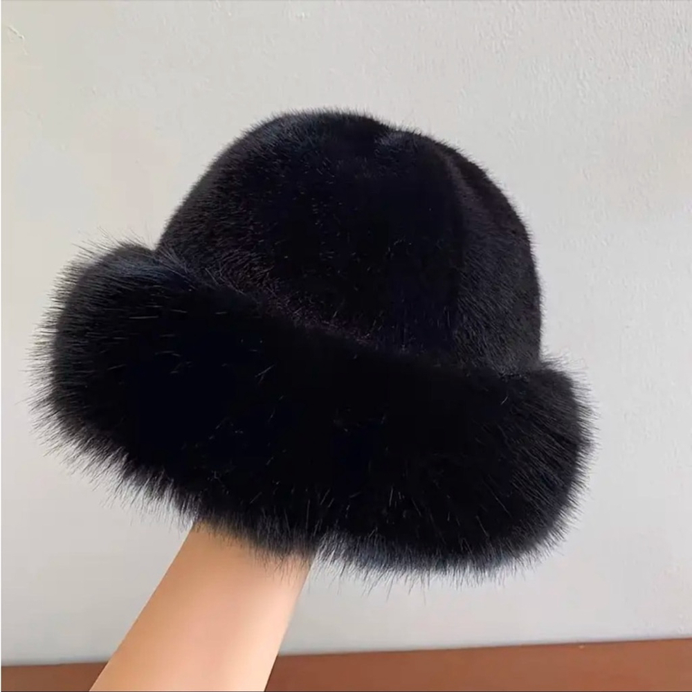 NEW: Women's Luxury Faux Fur Winter Hat, Thick, Fluffy, Warm, Lightweight - Picture 5 of 10